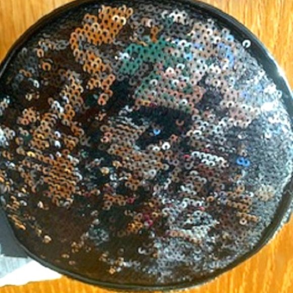 NWT Cherokee Glitter Round Circle Crossbody Bag / Purse with a Bow - Picture 3 of 4
